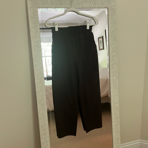 Black Paper Bag Waist Cropped Pants - Picture 4 of 5